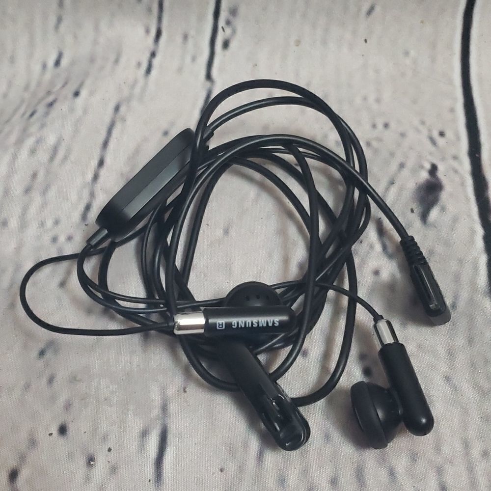 ‎Samsung Headphones